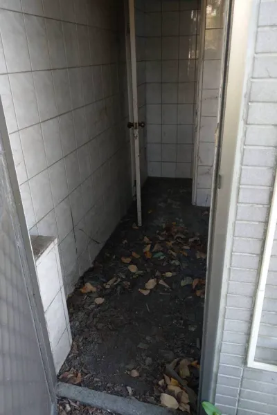 癈棄公園的男廁 男主版