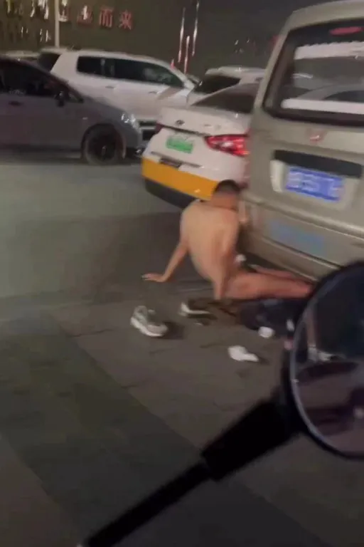 五菱面包车（雌）