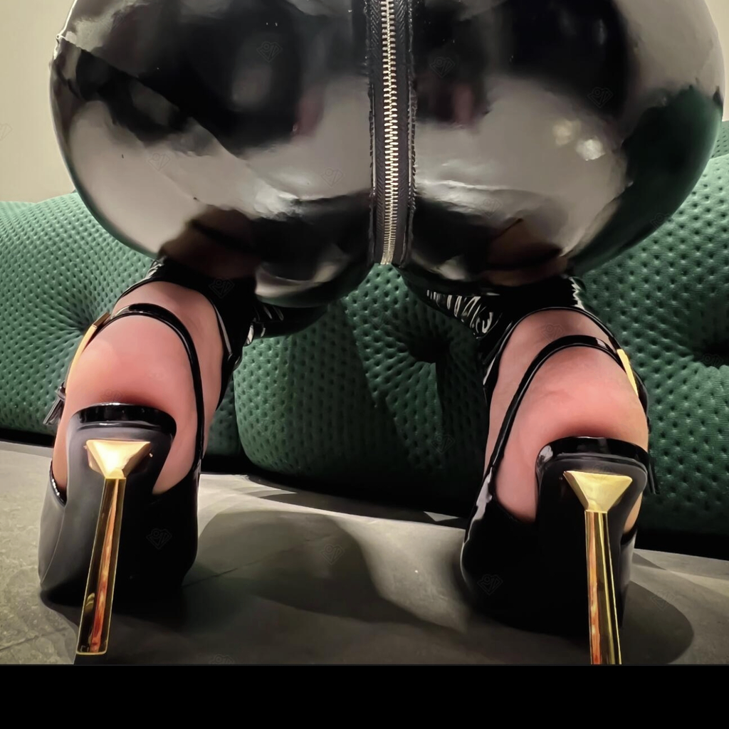 因为太大癖好太奇怪而被族群流放的大屌扶她主人